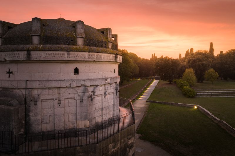 Mausoleo di Teodorico (diritti fotografia dell'Opera di Religione della Diocesi di Ravenna, courtesy Servizio Turismo di Ravenna)